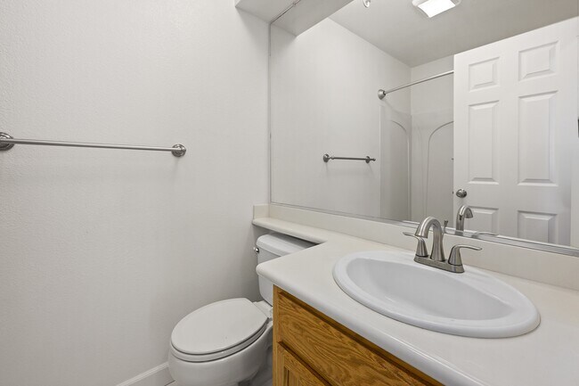 Building Photo - 2023 Northfield Dr