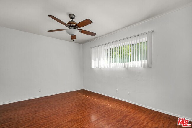 Building Photo - 1648 Edgecliffe Dr