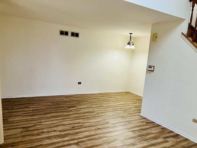 Building Photo - 3524 Willowview Ct