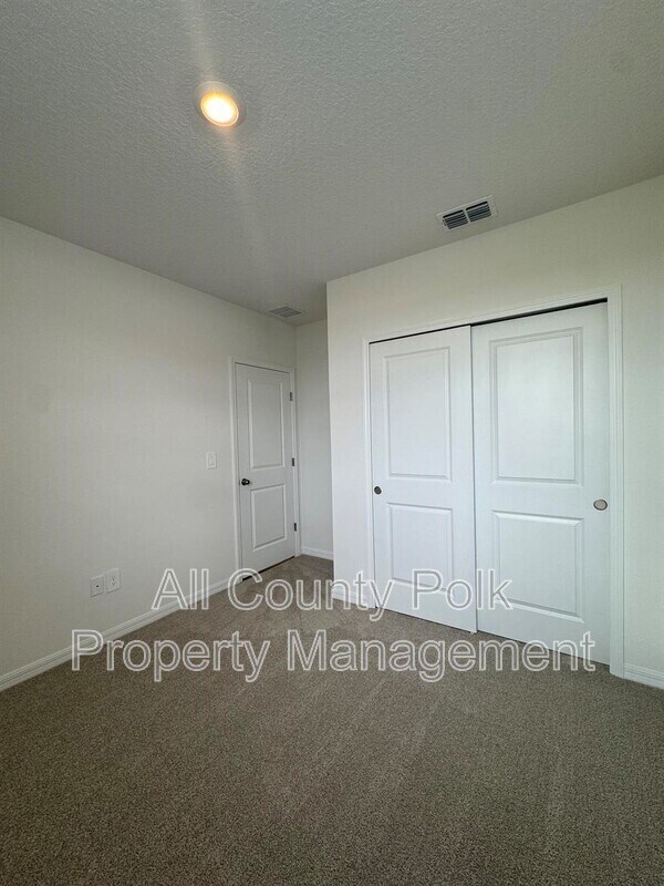 Building Photo - 2061 Rosewood Dr