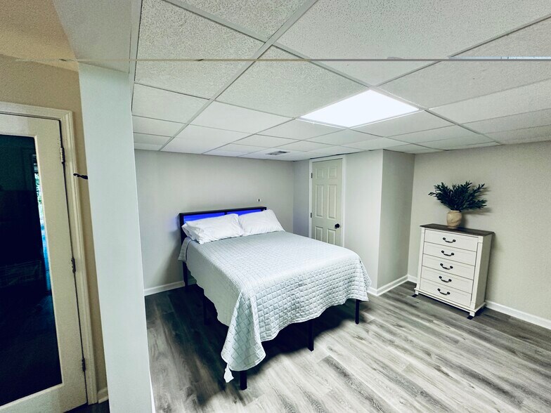 Building Photo - 3210 Glasco Dr