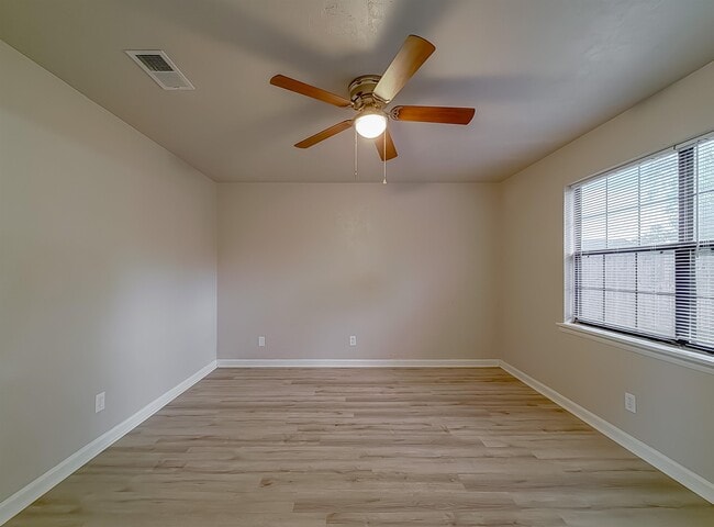 Building Photo - 3245 Whitney Dr W