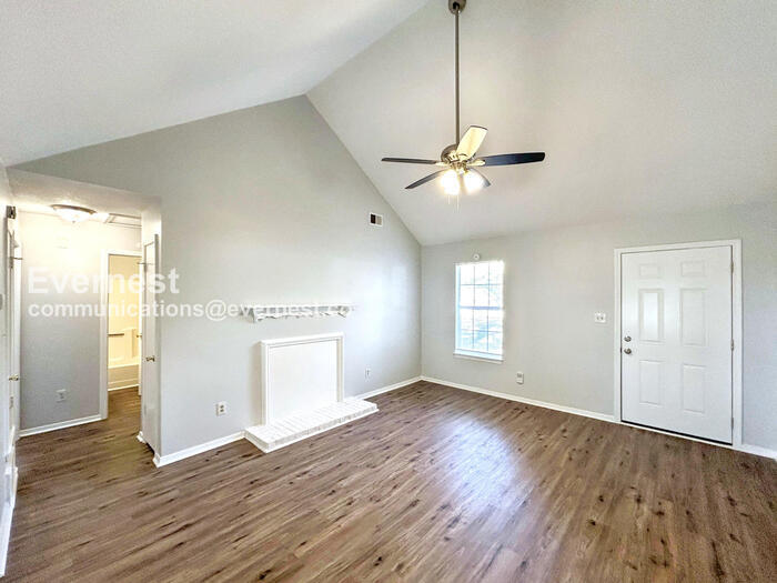 Building Photo - 5949 Shannon Dr