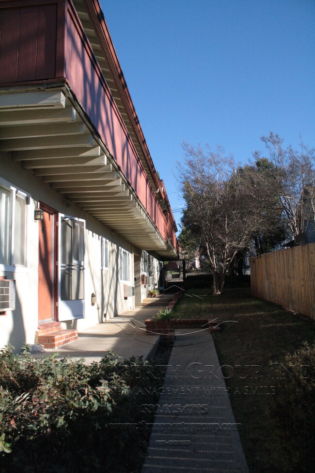 Building Photo - 306 Pleasant St