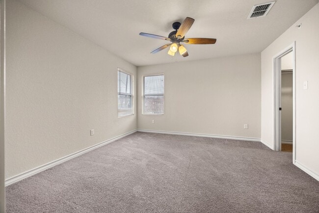 Building Photo - AVAILABLE NOW! Nice 3 bedroom townhouse located in Northeast San Antonio!