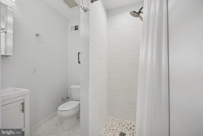 Building Photo - 2220 E Harold St