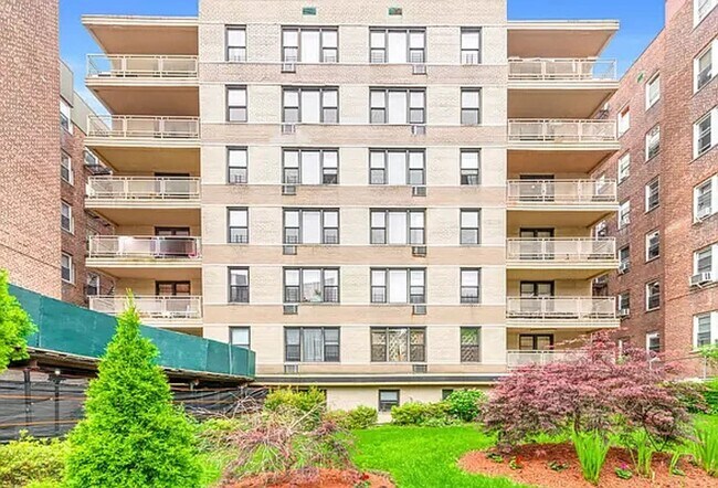 Building Photo - Wetherole Plaza Condo