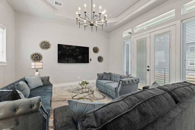 Building Photo - 8521 Brandon St