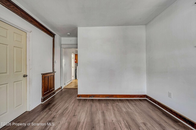 Building Photo - 208 E Warren St