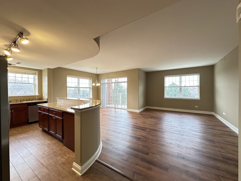 Building Photo - 2 Itasca Place