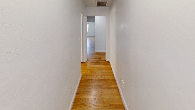 Building Photo - 6118 Pembroke Dr