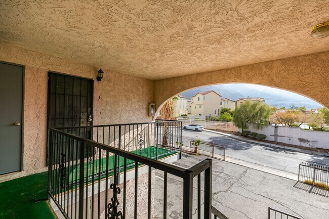 Building Photo - 6987 Mendon Ln