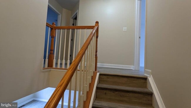 Building Photo - 829 Gallows Ct