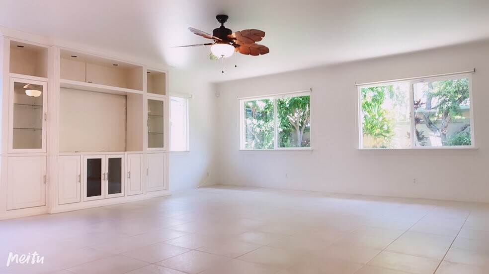 Building Photo - 327 Ainahou St