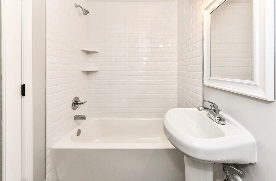 Building Photo - 5352 Chillum Pl NE
