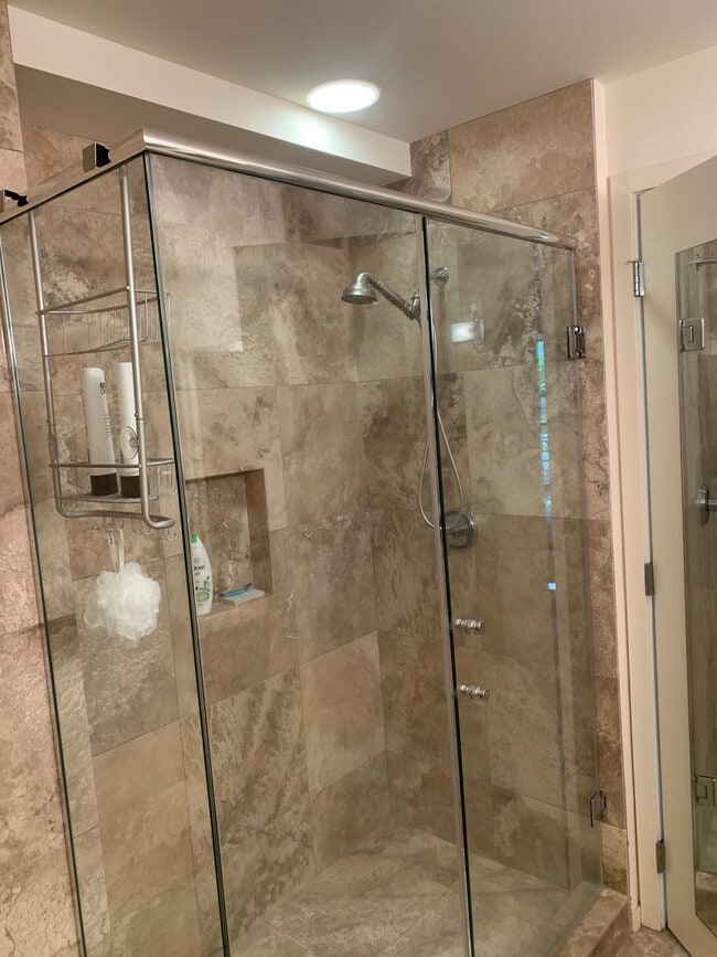 Building Photo - 7117 E Rancho Vista Dr