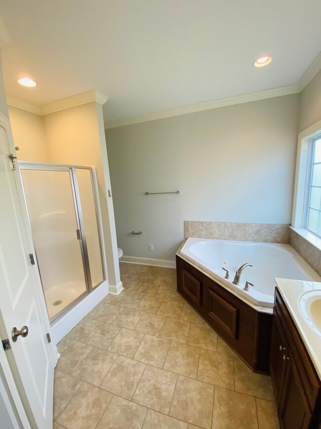 Building Photo - 2120 Remington Ct