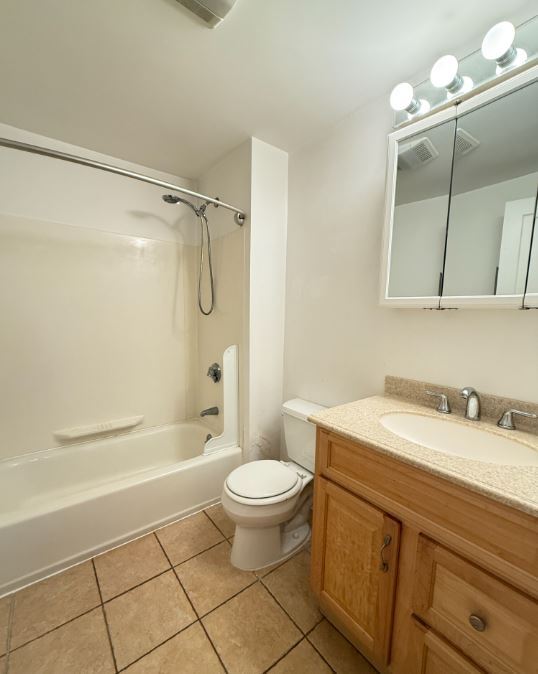 Building Photo - 43 May St