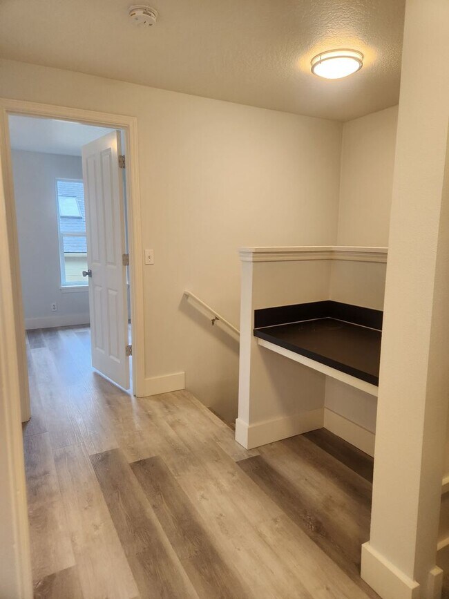 Building Photo - Recently Renovated 3 Bedroom Campus Duplex!