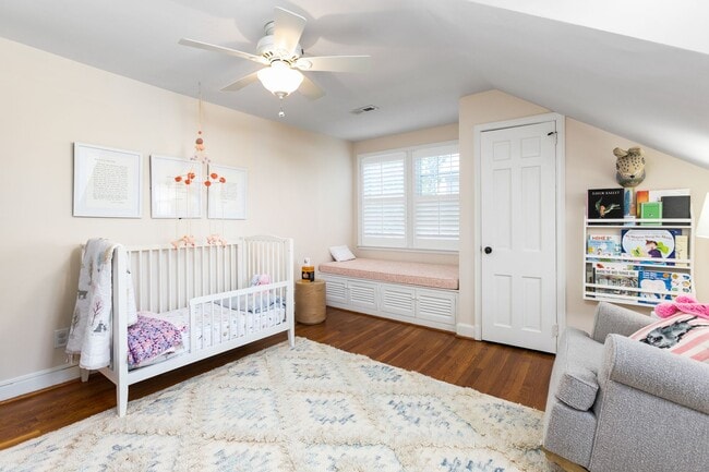 Building Photo - Stunning Irving Park 4 bedroom, 4 bathroom...