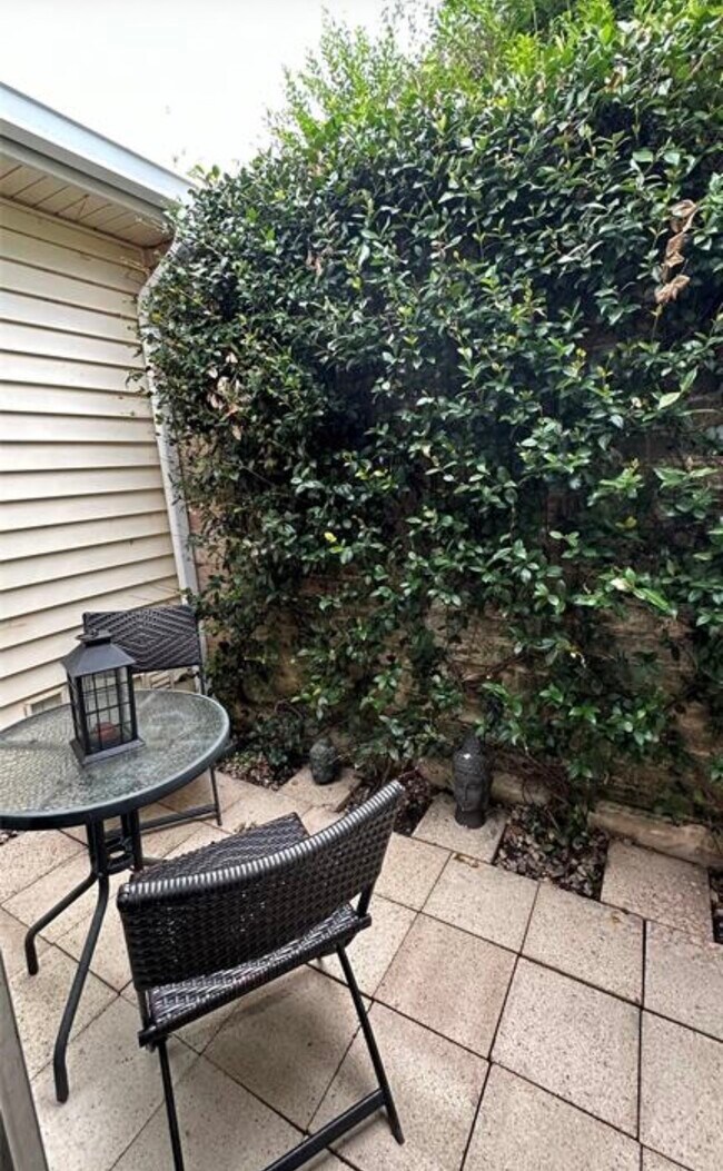 Building Photo - 4626 Green Trail Dr