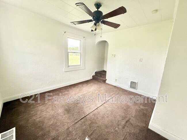 Building Photo - 877 Vankirk St