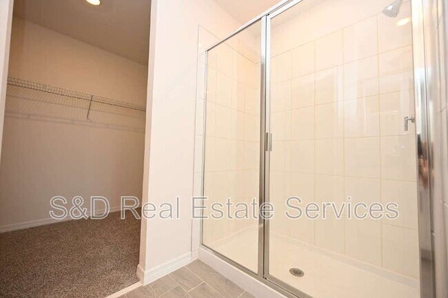 Building Photo - 2106 Rosewood Dr