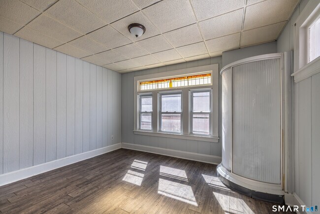 Building Photo - 92 Herkimer St