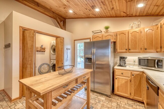Building Photo - 586 Sun Valley Dr