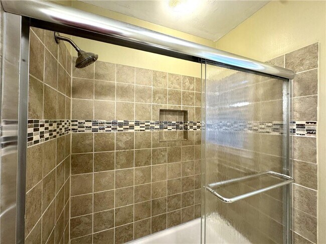 Building Photo - 5338 Roberts Dr