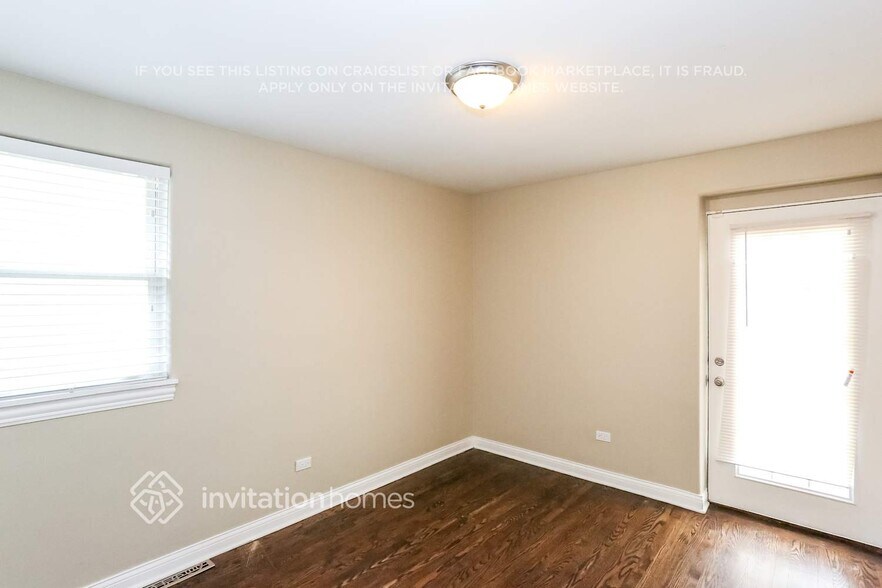 Building Photo - 2652 Maple St