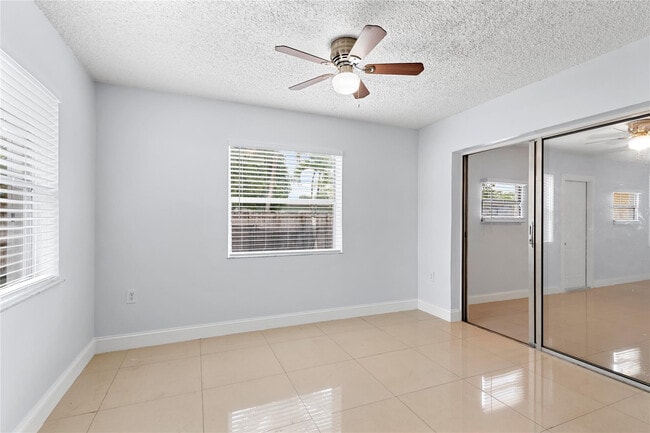 Building Photo - 842 SW 68th Ave