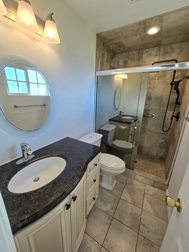 Building Photo - 14494 Cambridge St