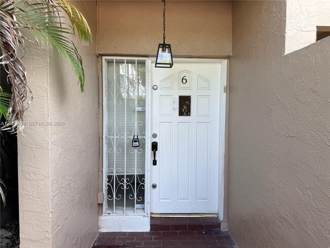 Building Photo - 9155 Fontainebleau Blvd