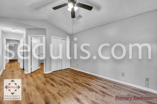 Building Photo - 801 Temple Rd