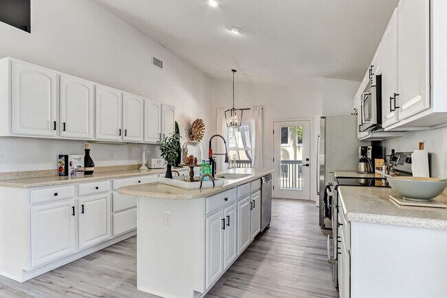 Building Photo - 156 Meadow Ave