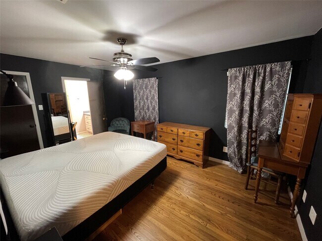 Building Photo - 11303 Greenwillow Dr