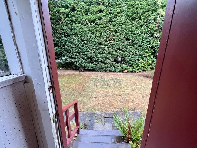 Building Photo - $500 Move In Special - Beautiful 3-bedroom...