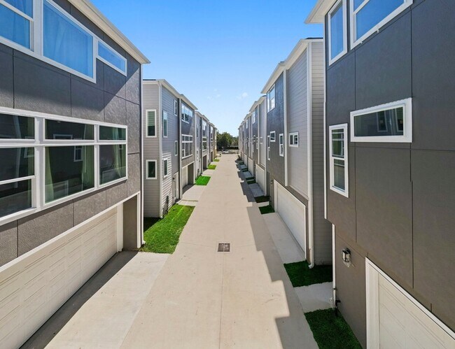 Building Photo - 4017 Ward St