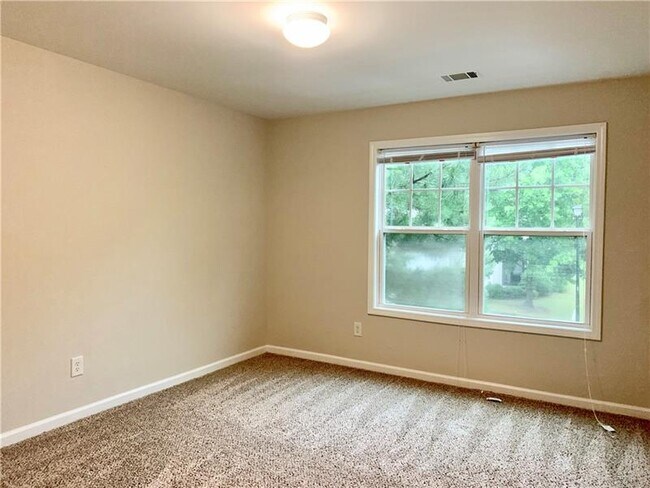 Building Photo - 2534 Winslow Ridge Dr NE