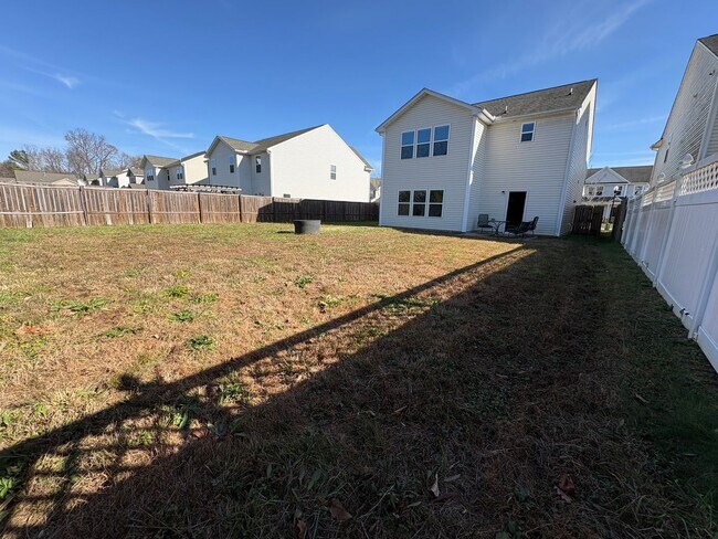 Building Photo - Rent Ready **Spacious 3-Bedroom Home with Open Concept & Large Fenced in Backyard**