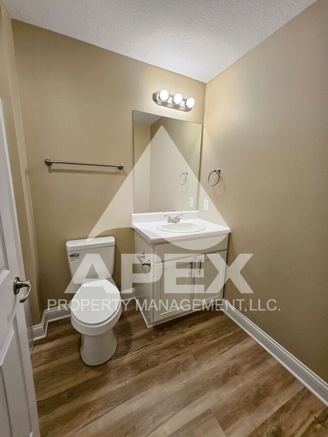 Building Photo - AVALON TOWNHOMES – LIKE NEW - 2 Bd/2.5 Ba Townhome off Topside Road with convenient access to Mar...