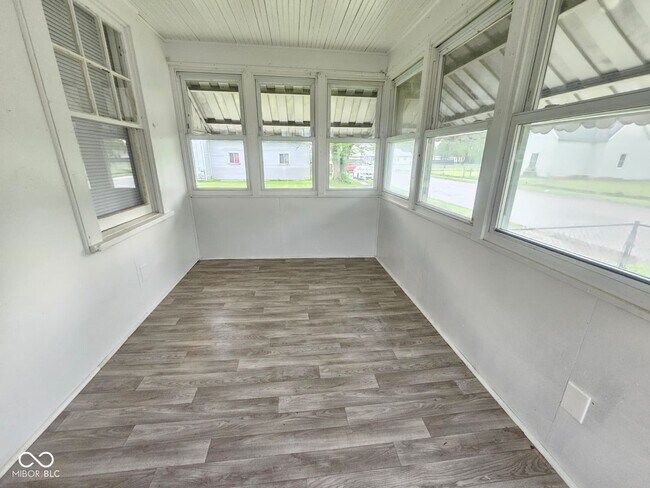 Building Photo - 1310 E 5th St