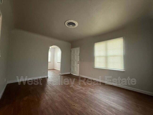 Building Photo - 1605 Howard Ave