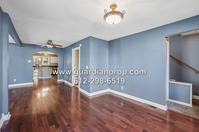 Building Photo - House Near Downtown Stillwater Available N...