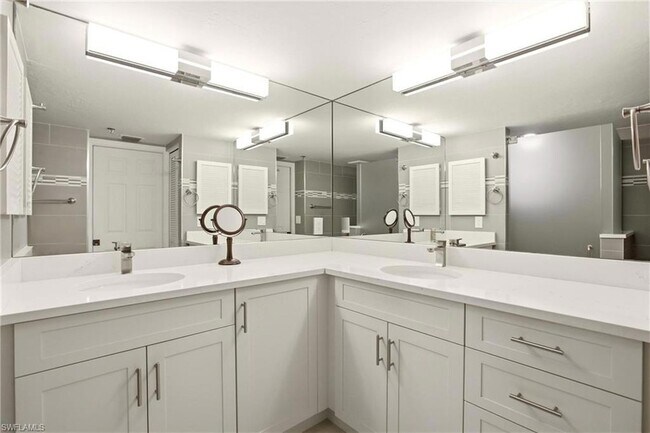 Building Photo - 5550 Heron Point Dr