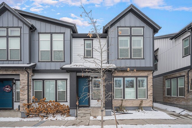 Primary Photo - Stunning Wheat Ridge townhome - Available ...