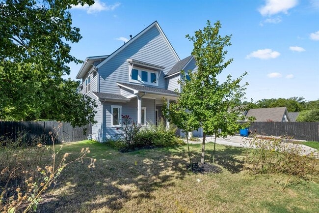 Building Photo - 2303 Rogge Ln