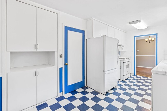 Building Photo - Charming Single-Level 3 Bedroom, 2 Bath Home
