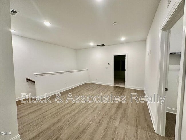 Building Photo - 2093 Maggie Vly Dr